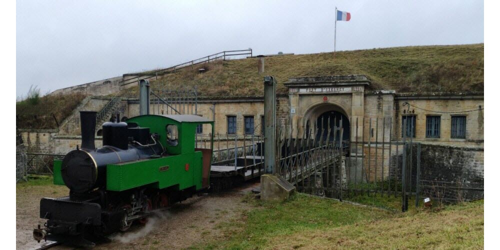 Une locomotive de 1916 ressuscitée sur une voie ferrée
