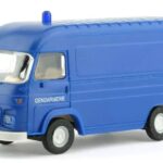 Fourgon bleu SAVIEM SG2 de la gendarmerie SAI-2904