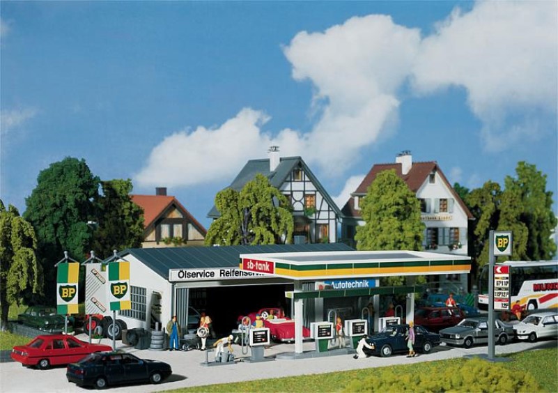 FALLER-130345 Suggestion de mise en situation Station service BP Station essence BP FALLER-130345