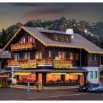 Chalet de montagne magasin de sport avec éclairage VOLLMER-47763