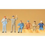 Boite de 6 figurines représentant 4 chauffeurs de camion assis au volant et 2 camionneurs debout