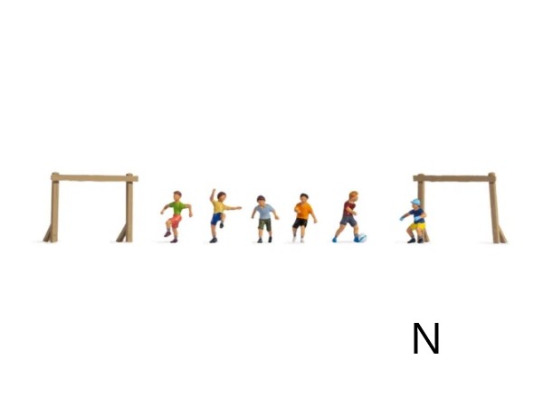 Enfants sur terrain de foot NOCH-36817